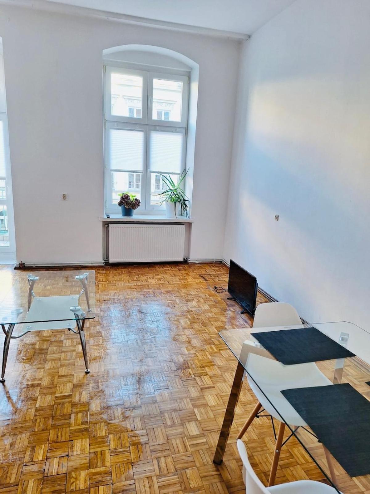 Nowowiejska Flat With A Balcony *